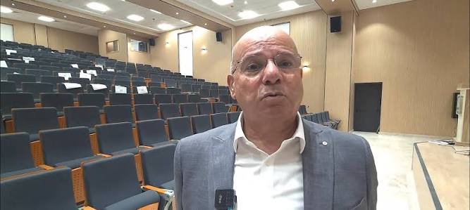 رئيس اتحاد الصناعات الفلسطينية يقترح قرضاً بـ18 مليار شيكل بضمان دول مانحة أو عربية لمعالجة مستحقات الموظفين  وأزمة السيولة.. 📝في ظل استمرار أزمة تكدس الشيكل في الجهاز المصرفي الفلسطيني، وما تسببه من ضغوط على السيولة وحركة الأموال، اقترح رئيس ات